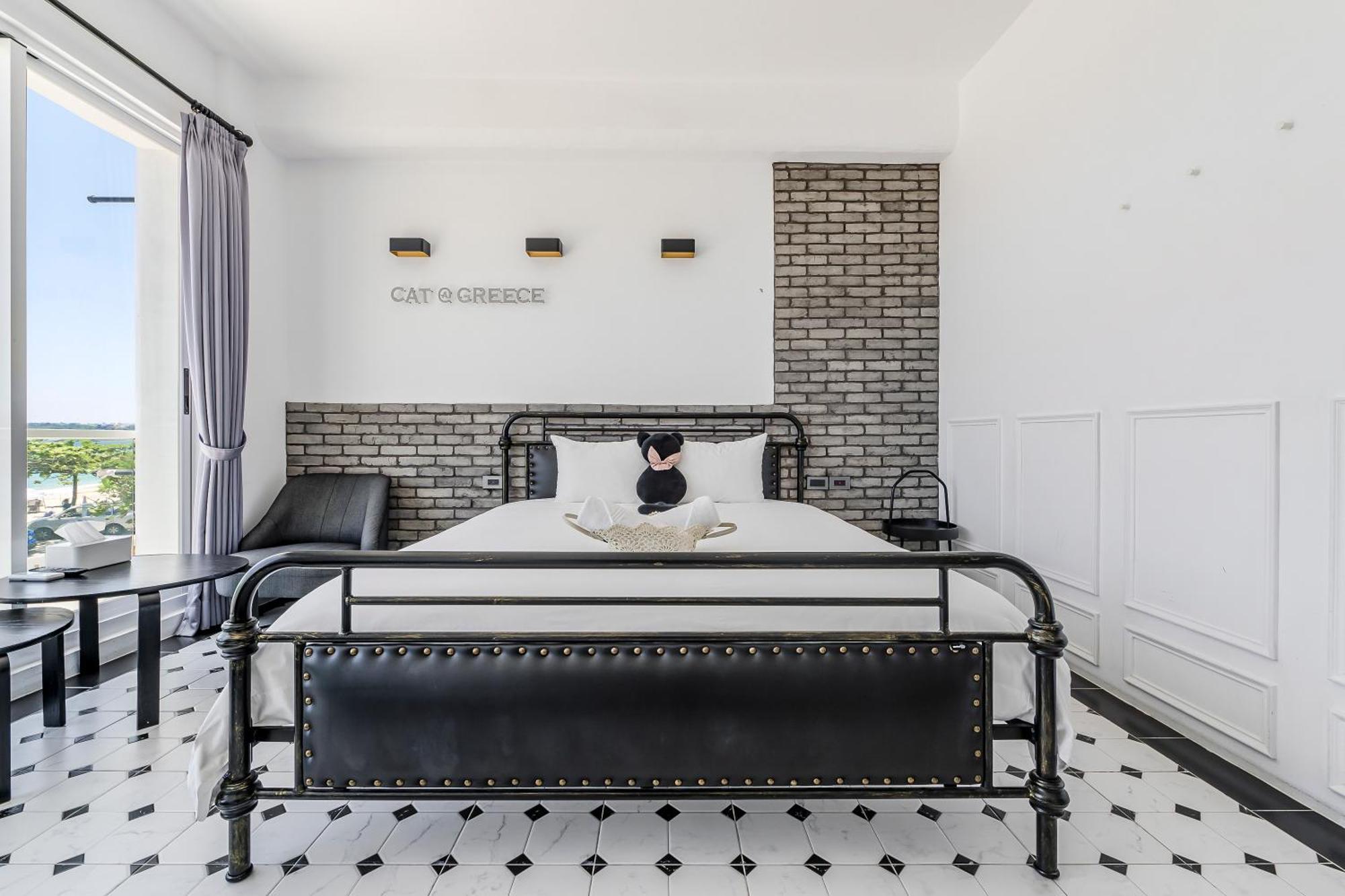 Cat At Greece Bed & Breakfast Nanwan Exterior photo